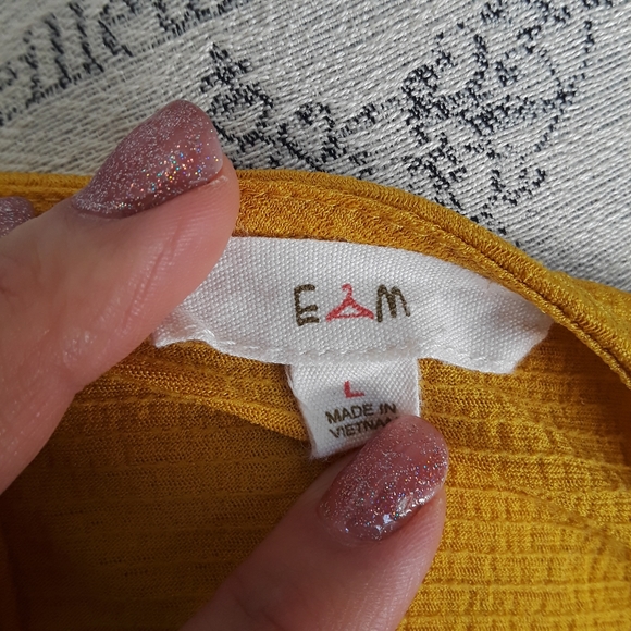 Gorgeous Yellow Shirt with Floral Embroidery Large - Picture 7 of 7